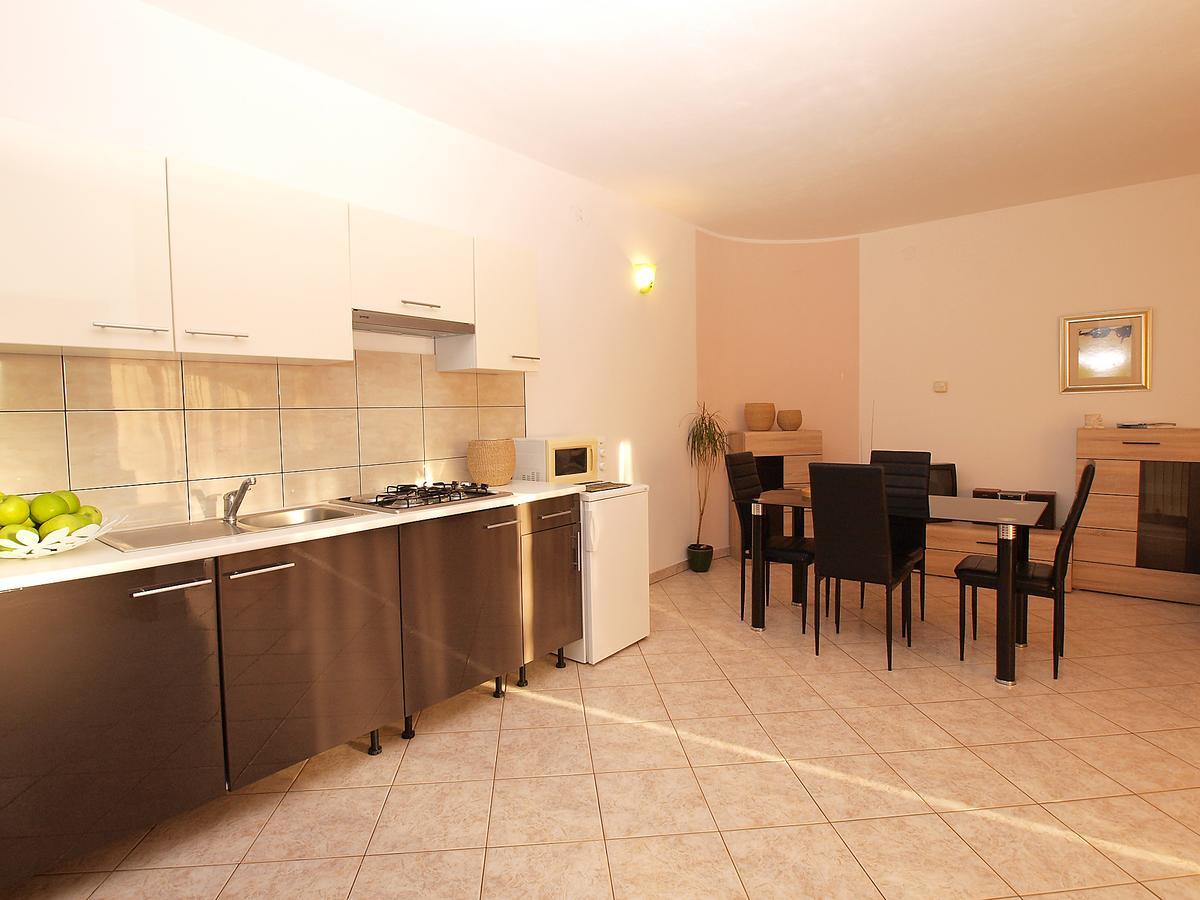 Apartments Dusanka 799 Fažana Exterior foto